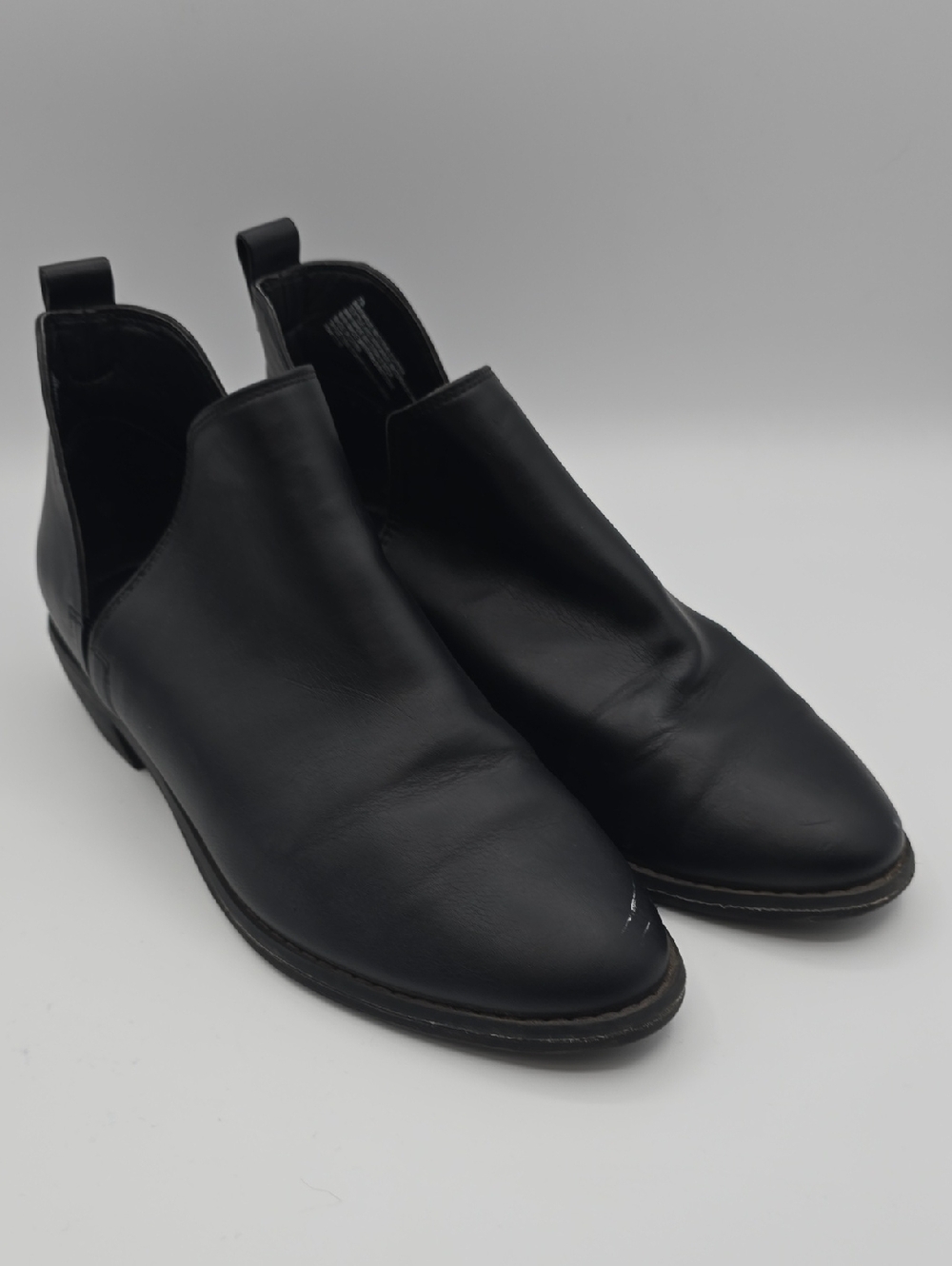Women's Universal Thread Black Slip-On Leather Chelsea Boots